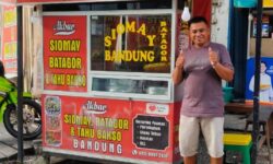 Kisah Asep, Penjual Batagor di Samarinda Binaan Rumah Zakat Beromzet Rp 22 Juta