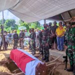 Satgas Pamtas RI-Malaysia Yonarmed 5 Pancagiri Makamkan Antonius Lung Gun