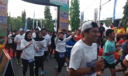 Walikota Samarinda Andi Harun Lepas Lomba Lari Fitrun Mahakam