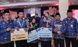 Kholis, Guru MIN 1 Tanjung Redeb Juara I MTQ VI KORPRI Nasional Cabang Kaligrafi