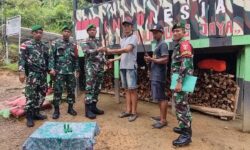 Warga Lumbis Serahkan 2 Pucuk Senjata Api Sisa Perang Konfrontasi RI-Malaysia