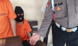 Polisi Tangkap Tangan Wanita di Sambutan, Jual Sabu Milik Suami di Sulawesi