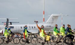 Aktivis Iklim Blokir Jet Pribadi di Bandara Schiphol Amsterdam