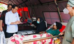 Kunjungi RSUD Sayang, Presiden Pastikan Pasien Korban Gempa Cianjur Ditangani Baik
