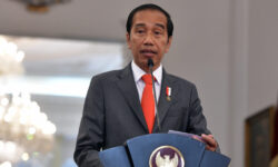 Jokowi Pertama Ucapkan Selamat ke Anwar Ibrahim Usai Terpilih sebagai PM Malaysia