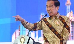 Jokowi Minta Ketum PSSI Reformasi Total Sepakbola Indonesia