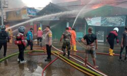 Kebakaran Hanguskan Sekitar 25 Bangunan di Sengkotek