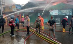 Kebakaran Hanguskan Sekitar 25 Bangunan di Sengkotek