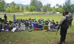 Kelaparan, 58 Muslim Rohingya Terdampar di Pantai Aceh