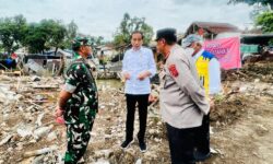 Arahan Jokowi, TNI-Polri Bantu Bersihkan Puing Gempa Cianjur