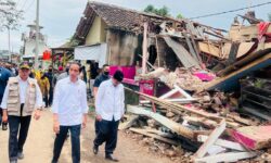 Ke Garut Lagi, Jokowi Pastikan Dimulainya Rekonstruksi Bangunan Akibat Gempa
