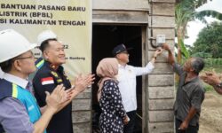 4.797 KK di Kalimantan Dapat Sambungan Listrik Gratis PLN