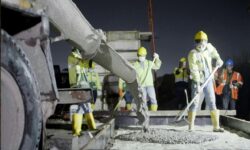 PT Semen Indonesia Berhasil Uji Coba Aplikasi Beton Cepat Kering