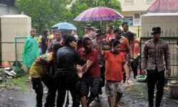 Polri Evakuasi 4 Jenazah Korban Banjir Manado