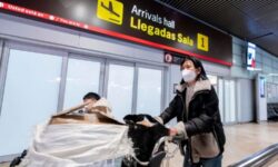 China Sebut Aturan Wajib Tes Negatif Covid-19 bagi Warganya ‘Berbau Politis’