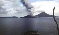 Gunung Anak Krakatau Erupsi, Warga Diminta Waspada