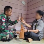 Percaya TNI, Warga Perbatasan RI Serahkan Senpi ke Satgas Yornamed 5 Pancagiri