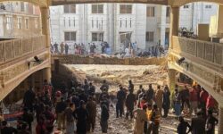 Ledakan di Masjid Pakistan Tewaskan 59 Orang