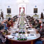 Jokowi Minta OJK dan Perwakilan Industri Jasa Keuangan Jaga Pertumbuhan Ekonomi