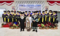 17 Guru Bantu di Sekolah CLC Malaysia Lulus Kuliah di Universitas Terbuka