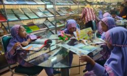 13 Anak PAUD/KB As-Sumayyah Belajar Sambil Bermain di Perpustakaan Kaltim
