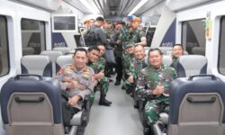Kapolri dan Panglima TNI Pilih Naik Kereta dari Kualanamu ke Medan