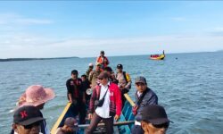 Sterilkan Jalur Pelayaran, Pondasi Gantungan Tali Rumput Laut Dibongkar