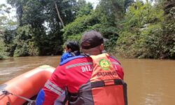 Afwan Hilang Terseret Arus ke Tengah Sungai di Berau