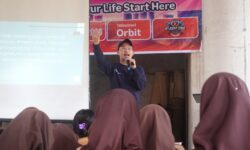 Kembangkan Talenta Digital Anak Muda di Kalimantan, Telkomsel Kelilingi Kampus dan Sekolah