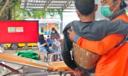 Kisah Mukadir Warga Dhuafa Pasien Lumpuh Tulang Diantar Berobat 15 Km ke Samarinda