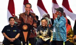 Jokowi Serahkan SK Hutan Sosial dan TORA: Manfaatkan untuk Kesejahteraan