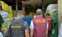 Polisi Bongkar Gudang Penyimpanan Pakaian Thrifting di Jakarta dan Bekasi