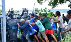 Simulasi Penanggulangan Huru-hara, Pangkalan TNI AL Nunukan Diserbu Massa Pendemo
