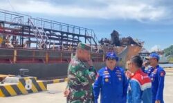 Polda NTB – Tim Labfor Bali Usut Penyebab Kebakaran Kapal Tanker BBM
