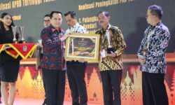 Realisasi Pendapatan Tertinggi, Bontang Raih Juara 3 di Ajang APBD Award