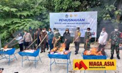 KPPBC Nunukan Musnahkan 27.654 Pcs Kosmetik dan 48 Karung Pakaian Bekas Ilegal