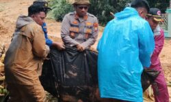 Evakuasi Korban Tanah Longsor Natuna Hadapi Cuaca Buruk, 13 Meninggal Dunia