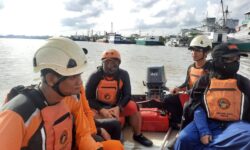 Lagi Sikat Gigi, Irmansyah Terjatuh ke Sungai Mahakam