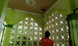 Berkah Ramadan, Kejar Pahala Bersih-bersih 1.000 Masjid di Masjid Babul Khoir Samarinda