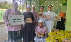 Rumah Zakat Berbagi Ifthar di Samarinda, Lansia Ikut Mendoakan