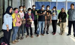 Imigrasi Nunukan Deportasi 9 WN Malaysia Dan Ditangkal Masuk Lagi ke Indonesia