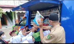 Mobil Perpustakaan Dispusip Kutim Tiap Hari Keliling Sangatta