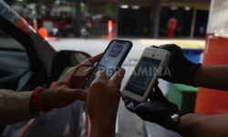 Urai Antrian di SPBU, Pertamina Sarankan Bayar BBM Secara Nontunai