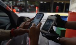 Bayar BBM Secara Nontunai, Pertamina: Urai Antrian di SPBU