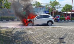 Mobil Warga Balikpapan Tiba-tiba Terbakar