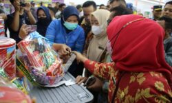 Pemkot Balikpapan dan POM Temukan Parcel Tanpa Label Daftar Isi dan Selisih Masa Kadaluarsa