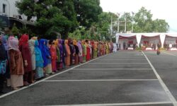 Subandi Apresiasi Guru dan Siswa Memakai Pakaian Tradisional