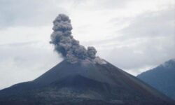 Gunung Anak Krakatau Meletus, Tinggi Kolam Abu Capai 1 Kilometer