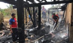 Kompor Gas Meledak, Rumah Panggung di Sebatik Hangus Terbakar