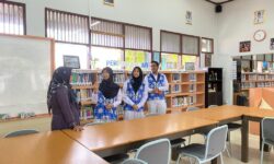 Tim Juri Lomba Perpustakaan Sekolah se Kaltim Lakukan Visitasi ke SMA YPK Bontang
